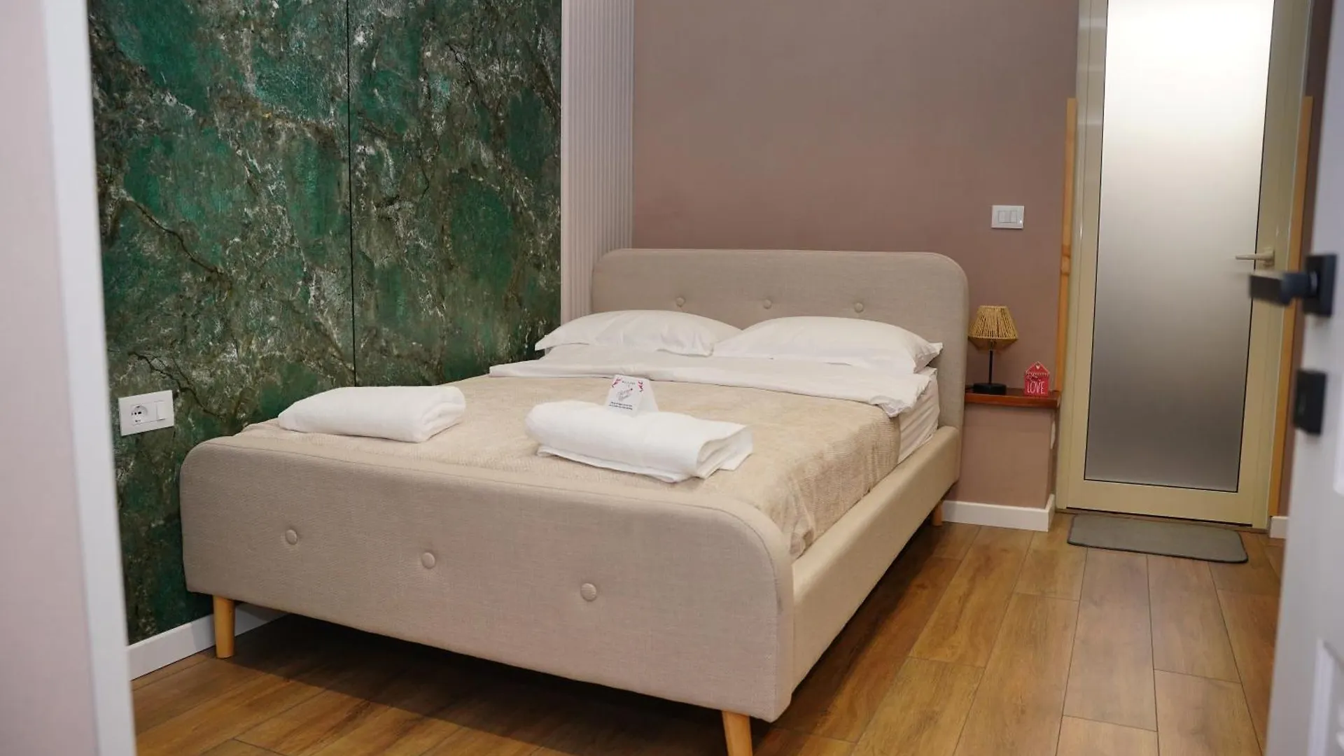 Cherry Rooms Tirana Apartment