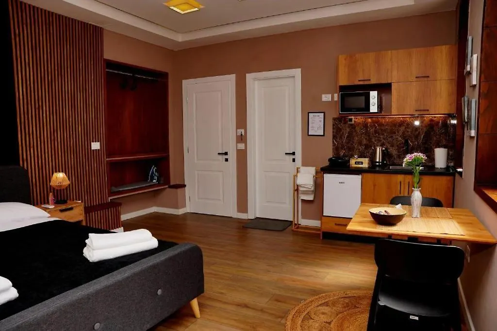 Cherry Rooms Tirana 0*,
