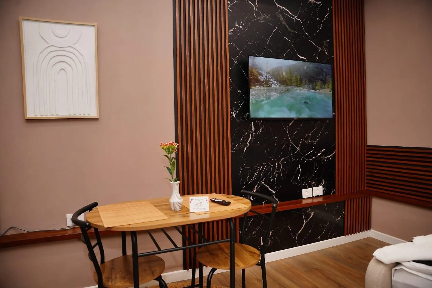 Cherry Rooms Tirana 0*,  Albania